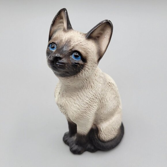 Harvey Knox Siamese Cat Porcelain Sitting Global Art Japan Signed - Picture 1 of 6